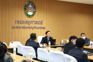 53. วันพุธที่ 16 พ.ย. 65 รศ.ดร.บัณฑิต ฉัตรวิโรจน์ คณบดีคณะครุศาสตร์ พร้อมด้วยคณะผู้บริหาร คณาจารย์ เจ้าหน้าที่บุคลากรครุศาสตร์ ร่วมต้อนรับคณะศึกษาดูงานจาก Provincial Teacher Training College Cambodia