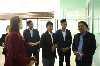 70. วันพุธที่ 16 พ.ย. 65 รศ.ดร.บัณฑิต ฉัตรวิโรจน์ คณบดีคณะครุศาสตร์ พร้อมด้วยคณะผู้บริหาร คณาจารย์ เจ้าหน้าที่บุคลากรครุศาสตร์ ร่วมต้อนรับคณะศึกษาดูงานจาก Provincial Teacher Training College Cambodia