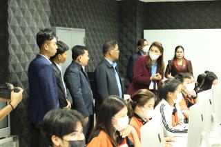100. วันพุธที่ 16 พ.ย. 65 รศ.ดร.บัณฑิต ฉัตรวิโรจน์ คณบดีคณะครุศาสตร์ พร้อมด้วยคณะผู้บริหาร คณาจารย์ เจ้าหน้าที่บุคลากรครุศาสตร์ ร่วมต้อนรับคณะศึกษาดูงานจาก Provincial Teacher Training College Cambodia