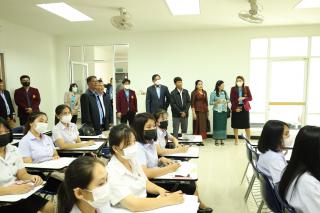 114. วันพุธที่ 16 พ.ย. 65 รศ.ดร.บัณฑิต ฉัตรวิโรจน์ คณบดีคณะครุศาสตร์ พร้อมด้วยคณะผู้บริหาร คณาจารย์ เจ้าหน้าที่บุคลากรครุศาสตร์ ร่วมต้อนรับคณะศึกษาดูงานจาก Provincial Teacher Training College Cambodia