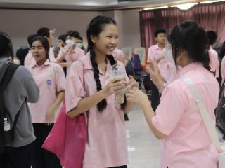 124. กิจกรรมเตรียมความพร้อมสู่โลกกว้างและสานสัมพันธ์สำหรับนักเรียนระดับชั้นมัธยมศึกษาปีที่ 4 โรงเรียนวัชรวิทยา