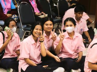 137. กิจกรรมเตรียมความพร้อมสู่โลกกว้างและสานสัมพันธ์สำหรับนักเรียนระดับชั้นมัธยมศึกษาปีที่ 4 โรงเรียนวัชรวิทยา