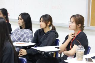 8. Day 3 English Cultural Exchange Camp