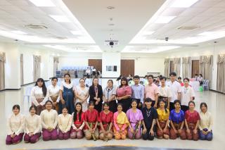 7. การแสดงพื้นบ้านของนักศึกษาภาษาไทย