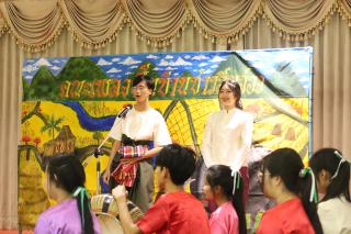11. การแสดงพื้นบ้านของนักศึกษาภาษาไทย
