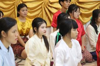 38. การแสดงพื้นบ้านของนักศึกษาภาษาไทย