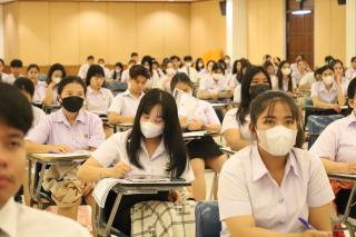 18. กิจกรรมปฐมนิเทศพัฒนาทักษะด้านภาษาอังกฤษ สำหรับนักศึกษาครู