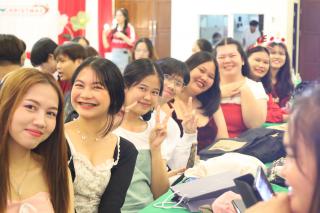 14. กิจกรรมวันคริสต์มาส โปรแกรมวิชาภาษาอังกฤษ "Christmas in wonderland"