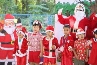104. กิจกรรมวันคริสต์มาสและสวัสดีปีใหม่ โรงเรียนอนุบาลราชภัฏฯ