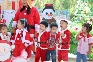 110. กิจกรรมวันคริสต์มาสและสวัสดีปีใหม่ โรงเรียนอนุบาลราชภัฏฯ