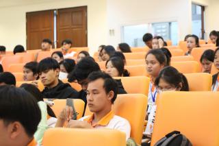 18. กิจกรรมการแข่งขันตอบปัญหาสังคม