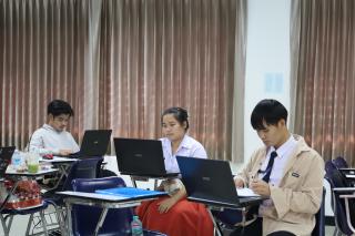 7. การอบรมการเขียนบทความวิจัย และวิพากษ์การวิจัยของนักศึกษาโปรแกรมวิชาการประถมศึกษา