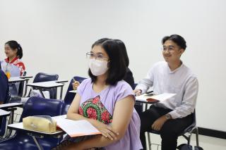18. ตรวจเยี่ยมการเรียนการสอนนักศึกษาหลักสูตรประกาศนียบัตรบัณฑิต สาขาวิชาชีพครู
