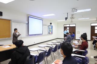 20. ตรวจเยี่ยมการเรียนการสอนนักศึกษาหลักสูตรประกาศนียบัตรบัณฑิต สาขาวิชาชีพครู