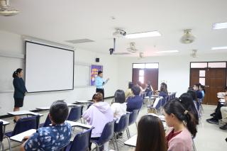 26. ตรวจเยี่ยมการเรียนการสอนนักศึกษาหลักสูตรประกาศนียบัตรบัณฑิต สาขาวิชาชีพครู