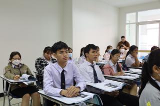 96. โครงการพัฒนาทักษะด้านภาษาอังกฤษ สำหรับนักศึกษาครู ชั้นปีที่ 3