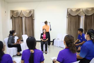 10. กิจกรรมอบรมเชิงปฏิบัติการโครงการภาษาอังกฤษสื่อสารสำหรับครูในศตวรรษที่ 21