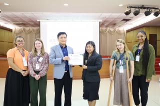 61. กิจกรรมอบรมเชิงปฏิบัติการโครงการภาษาอังกฤษสื่อสารสำหรับครูในศตวรรษที่ 21