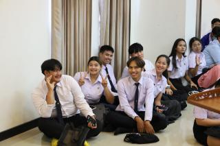 16. ชี้แจงนักศึกษาก่อนเตรียมออกฝึกประสบการณ์วิชาชีพครู