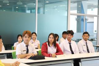 5. คณบดีประชุมร่วมกับหัวหน้าหมู่เรียนนักศึกษา ชั้นปีที่ 4