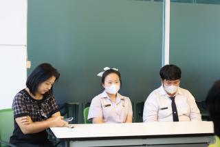 7. คณบดีประชุมร่วมกับหัวหน้าหมู่เรียนนักศึกษา ชั้นปีที่ 4