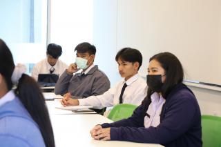 9. คณบดีประชุมร่วมกับหัวหน้าหมู่เรียนนักศึกษา ชั้นปีที่ 4