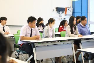19. คณบดีประชุมร่วมกับหัวหน้าหมู่เรียนนักศึกษา ชั้นปีที่ 4