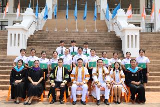142. พิธีมอบใบประกาศนียบัตร และปัจฉิมนิเทศ นักศึกษาหลักสูตรครุศาสตรบัณฑิต ประจำปีการศึกษา 2566