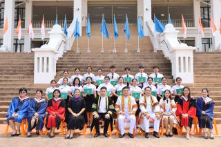 146. พิธีมอบใบประกาศนียบัตร และปัจฉิมนิเทศ นักศึกษาหลักสูตรครุศาสตรบัณฑิต ประจำปีการศึกษา 2566