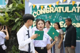 585. พิธีมอบใบประกาศนียบัตร และปัจฉิมนิเทศ นักศึกษาหลักสูตรครุศาสตรบัณฑิต ประจำปีการศึกษา 2566
