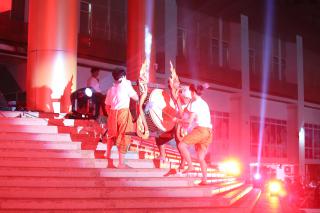 98. งานราตรีสีฟ้า