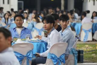100. งานราตรีสีฟ้า
