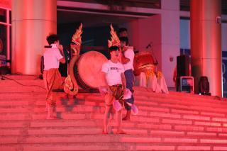 102. งานราตรีสีฟ้า
