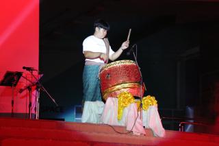 107. งานราตรีสีฟ้า