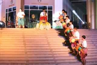 112. งานราตรีสีฟ้า