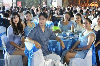 139. งานราตรีสีฟ้า