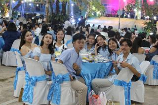 203. งานราตรีสีฟ้า