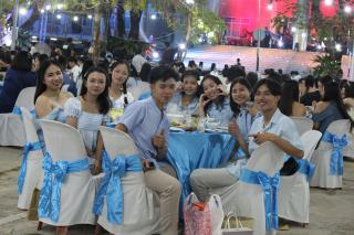 204. งานราตรีสีฟ้า
