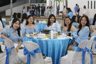 240. งานราตรีสีฟ้า