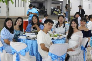 244. งานราตรีสีฟ้า