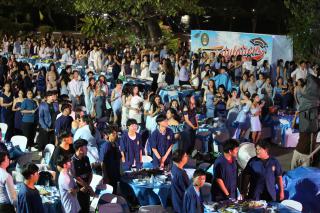 402. งานราตรีสีฟ้า