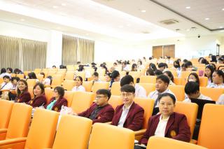 2. Oral presentation นักศึกษาภาษาอังกฤษ ชั้นปีที่ 4