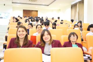 7. Oral presentation นักศึกษาภาษาอังกฤษ ชั้นปีที่ 4