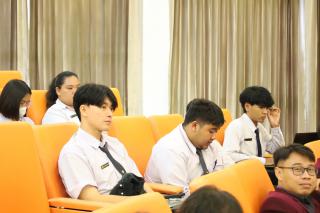 9. Oral presentation นักศึกษาภาษาอังกฤษ ชั้นปีที่ 4