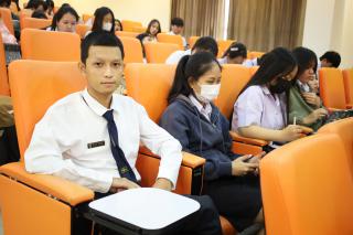 15. Oral presentation นักศึกษาภาษาอังกฤษ ชั้นปีที่ 4