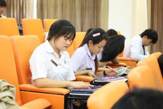 16. Oral presentation นักศึกษาภาษาอังกฤษ ชั้นปีที่ 4