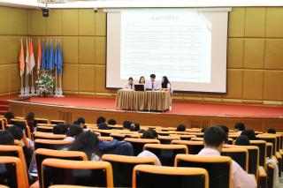 18. Oral presentation นักศึกษาภาษาอังกฤษ ชั้นปีที่ 4