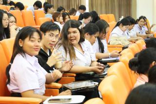 34. Oral presentation นักศึกษาภาษาอังกฤษ ชั้นปีที่ 4