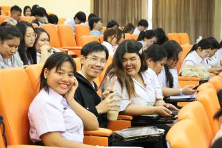 35. Oral presentation นักศึกษาภาษาอังกฤษ ชั้นปีที่ 4