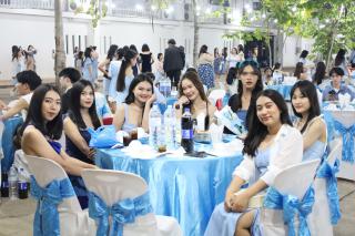 6. งานราตรีสีฟ้า